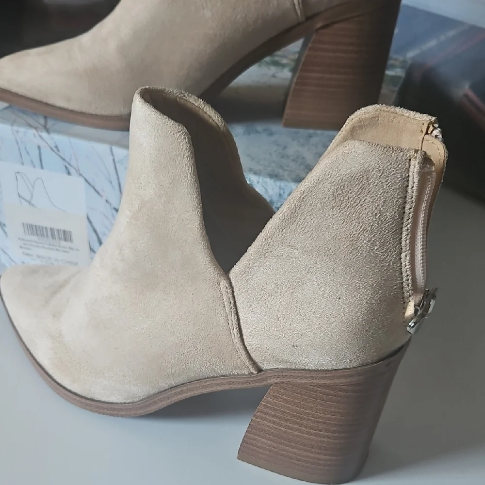 Kathyemi Women's Ankle Boots - Picture 2 of 6